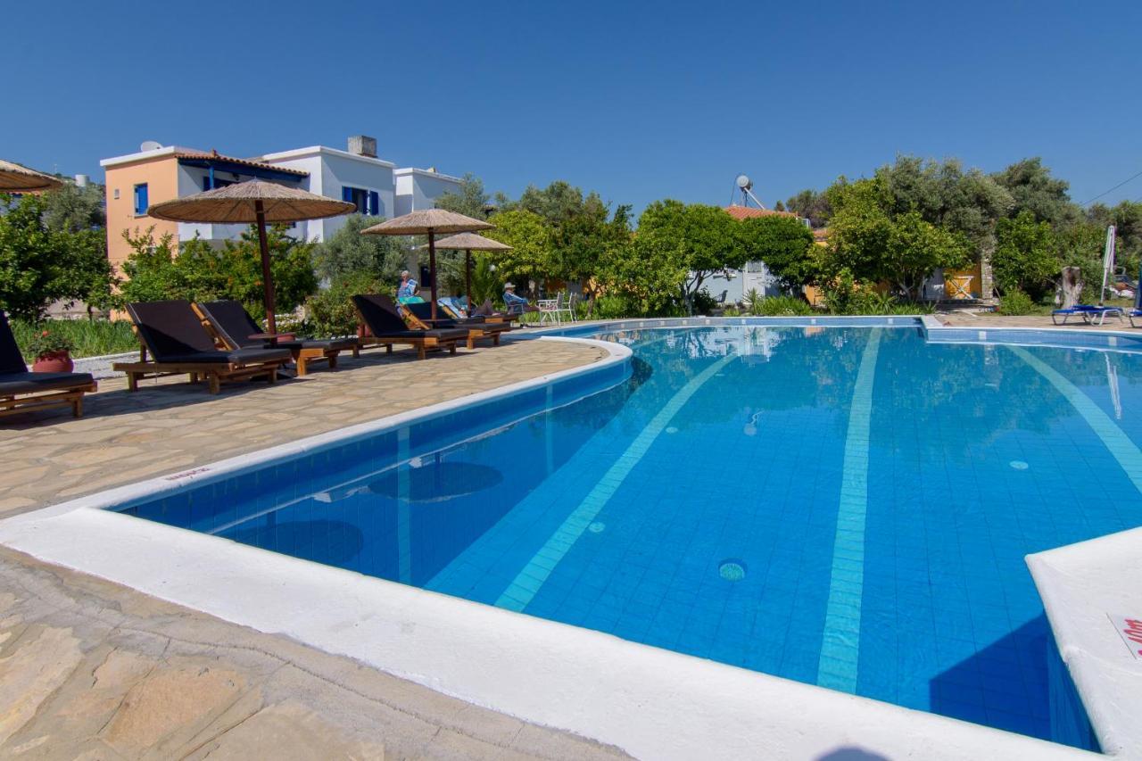 Anastasia Apartments Kampos Marathokampou Exterior foto